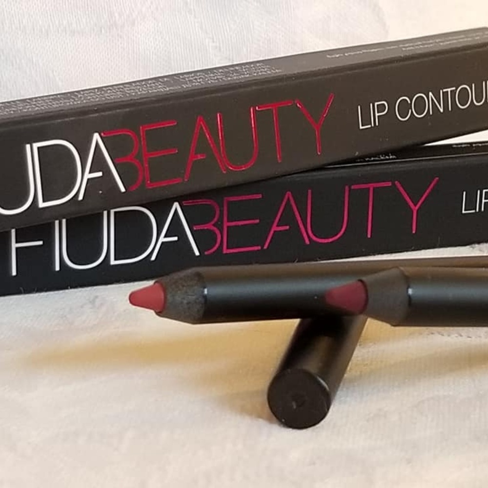 Huda Beauty Lip Contour in Famous and Icon